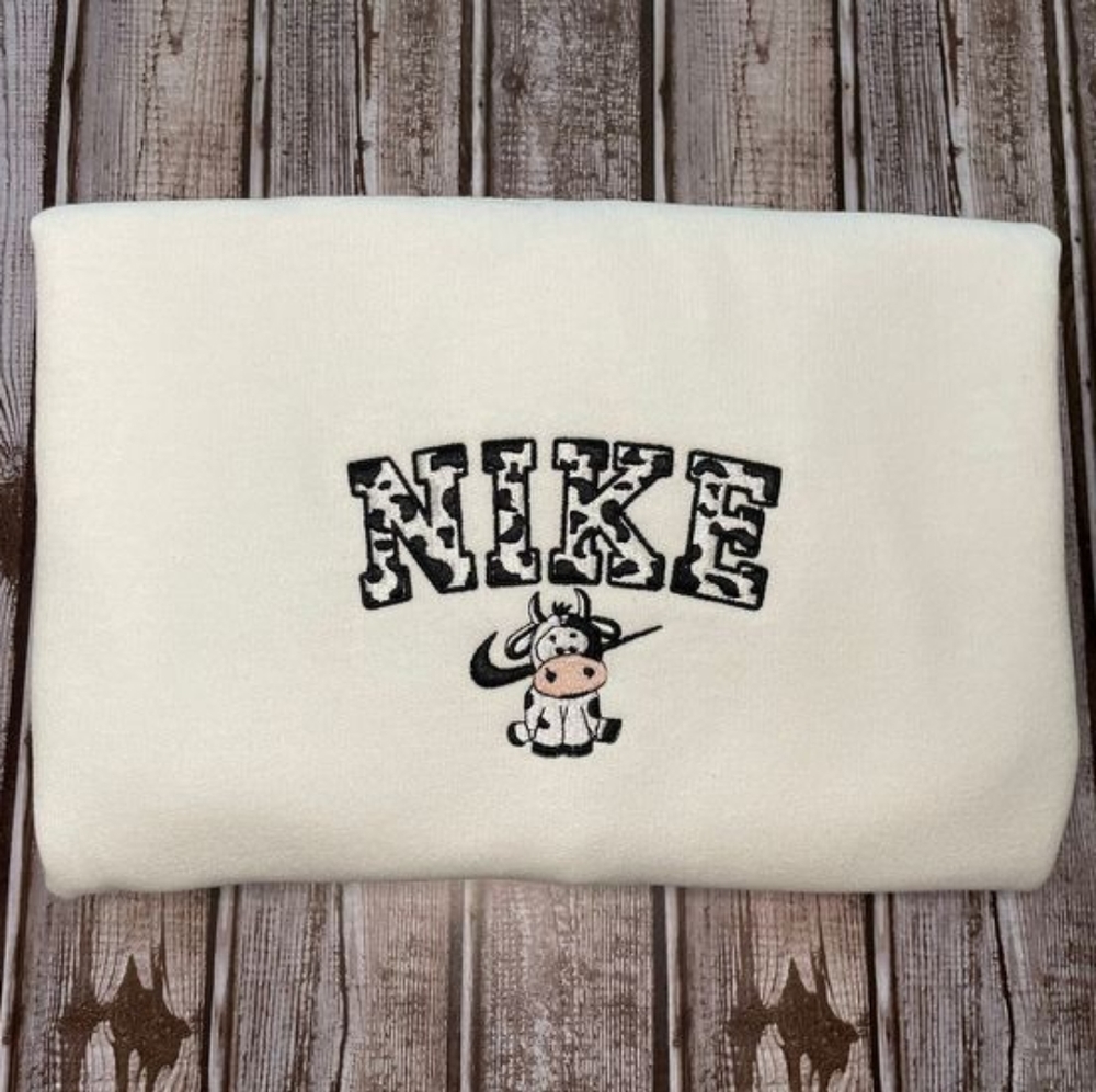 NIKE COW EMBROIDRED CREWNECK UNISEX